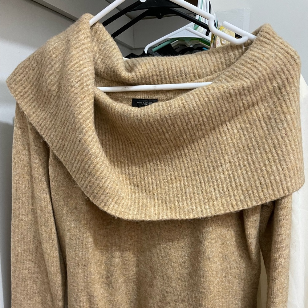 Shoulder sweater top